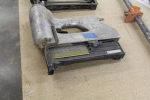 lot 250 image: Senco MIII 15 GA Air NailerStapler