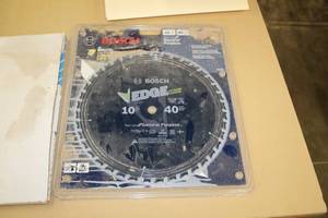 lot 830 image: Bosch Edge Extreme Carbide 40T 38 Drive 10 Saw Blade