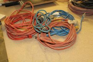 lot 197 image: Lot of (5) Extension Cords