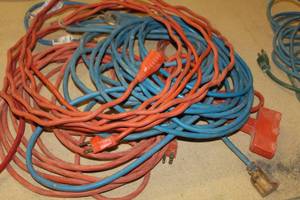 lot 201 image: Lot of (5) Extension Cords
