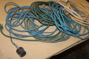 lot 202 image: Lot of (5) Extension Cords