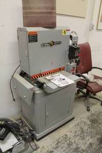 lot 32 image: Steel City 15-30 Wide Belt Sander