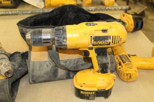 lot 260 image: DeWalt DW991 12 VSR 14.4V Adjustable Clutch DrillDriver, Battery, Case