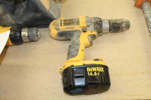 lot 262 image: DeWalt DC983 12 Heavy Duty XRP 14.4V DrillDriver, Battery