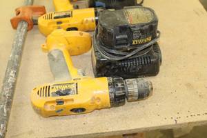 lot 263 image: DeWalt DW991 38 VSR 14.4V Adjustable Clutch DrillDriver, Battery, Charger