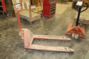 lot 847 image: Magnum M55 5500-lbs Pallet Truck