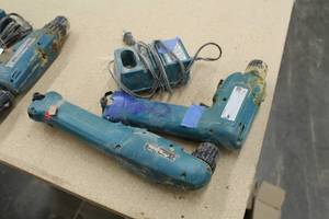 lot 270 image: Makita Cordless 38 Drill, 12 Angle Drill, Charger