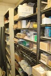 lot 664 image: Metal Shelving Unit