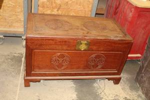 lot 278 image: Wood Trunk