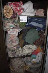 lot 888 image: Lot of  Moving Blankets