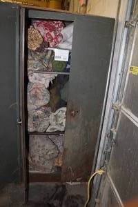 lot 886 image: Metal Storage Cabinet 2-door