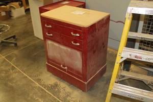 lot 281 image: Metal Rolling Workstation with Wood Top
