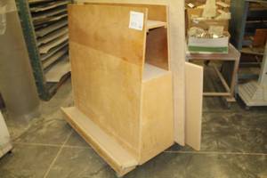 lot 833 image: 48x30x53 Panel Cart