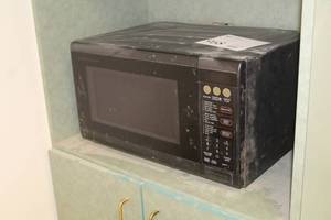 lot 968 image: Sharp Carousel Household Microwave Oven