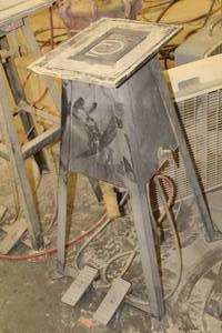 lot 296 image: Vacuum Table