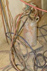 lot 299 image: Paint Pot, Spray Gun