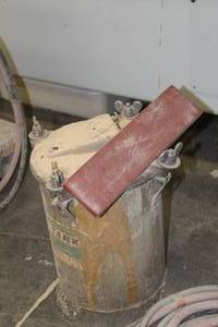 lot 305 image: Paint Pot, Hose, Spray Gun