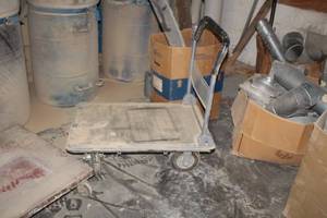 lot 330 image: 36x24x38 Utility Cart