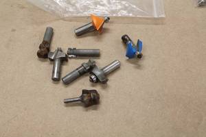 lot 376 image: Lot of (8) Misc. Router Bits