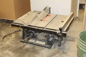 lot 425 image: Black & Decker 10 Table Saw