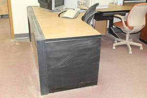 lot 907 image: Workstation