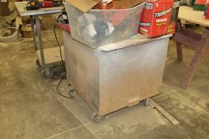 lot 461 image: 30x30x33 Wood Rolling Workstation