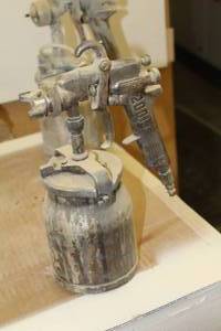 lot 472 image: Binke 200 Air Spray Gun with Paint Can