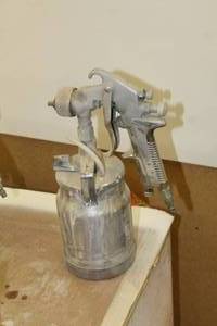 lot 473 image: Air Spray Gun with Paint Can