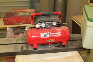 lot 549 image: Fini Advanced 2-Gallon Portable Air Compressor