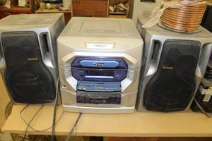 lot 551 image: Audio Phase CD Player with (2) Aiwa Bookshelf Speakers, Roll of Speaker Wire