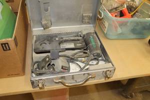 lot 553 image: Porter-Cable 7307 Laminate Splitter, Metal Case