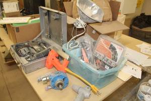 lot 555 image: Lot of (1 Tote) Misc Tools, Parts and Work Light