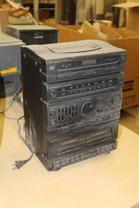 lot 563 image: Optimus System 723 13-1270 Compact Stereo