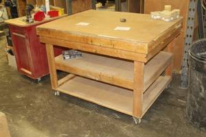 lot 1044 image: 51-12x41x36 Wood Workstation Table