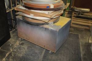 lot 1048 image: Wood Workstation
