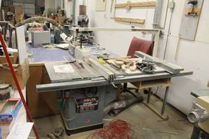 lot 34 image: Delta UNISAW 10 Right Tilting Arbor Saw