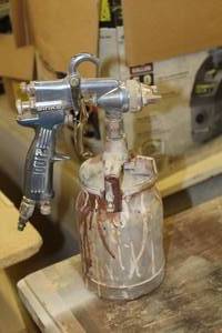 lot 1036 image: Air Paint Spray Gun with Paint Can