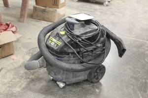 lot 1038 image: Performax 4-Gallon WetDry Vacuum