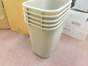 lot 934 image: Lot of (5) Plastic Waste Baskets