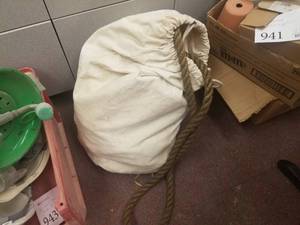lot 942 image: Canvas Bag with 1x30 Rope