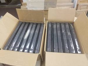 lot 923 image: Lot of (2 Boxes) 3-ring Binders
