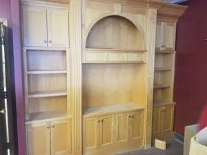 lot 914 image: 9x22x86 Maple Entertainment Center
