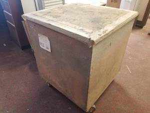 lot 912 image: Wood Workstation Cart
