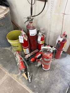 lot 1085 image: Lot of (9) Fire Extinguishers