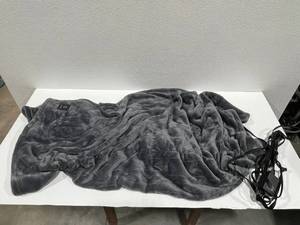 lot 60 image: Heated Throw