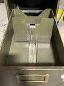 lot 71 image: 4 Drawer File Cabinet