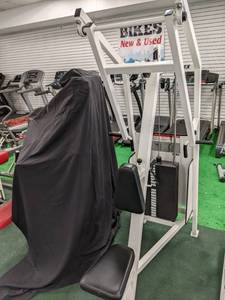 lot 8 image: Cybex rowing machine with 200 pound...