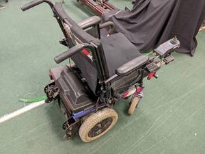 lot 20 image: Invacare mobility scooter. Believed...