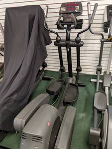 lot 34 image: Life fitness X9i elliptical...