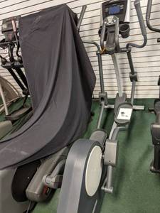 lot 35 image: Life fitness X3 eliptical...